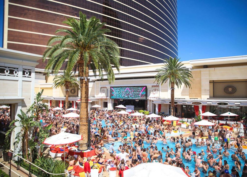 Vegas pool party: 8 tips for dayclub first timers